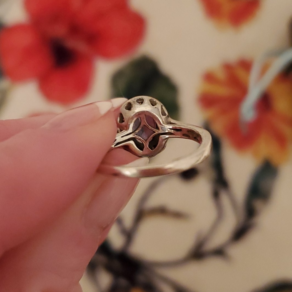 Oval Tanzanite and Diamond Ring - Picture 4 of 5